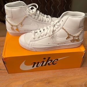 Women Blazer Mid ‘77 LX nike shoes
